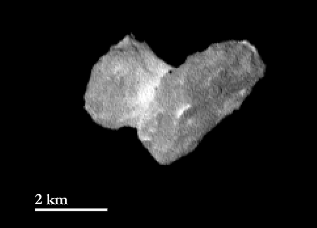 El núcleo del cometa 67P que es objetivo de la sonda Rosetta es visto de una distancia de 1.950 kilómetros el día 29 de julio de 2014. Un pixel corresponde a aproximadamente 37 metros, en esta vista de cámara de ángulo estrecho OSIRIS. El cuello brillante entre los dos lóbulos del núcleo se hace cada vez más destacado. Créditos: ESA/Rosetta/MPS para Equipo de OSIRIS MPS/UPD/LAM/IAA/SSO/INTA/UPM/DASP/IDA